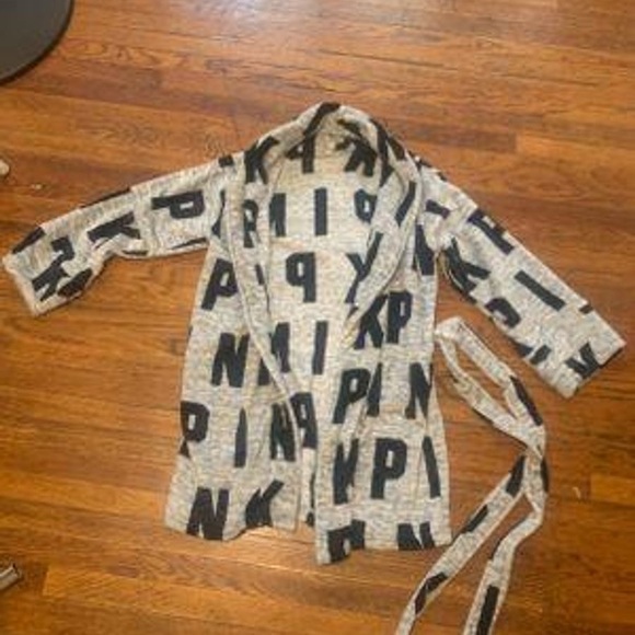 Vs PINK plush Robe - Picture 2 of 3